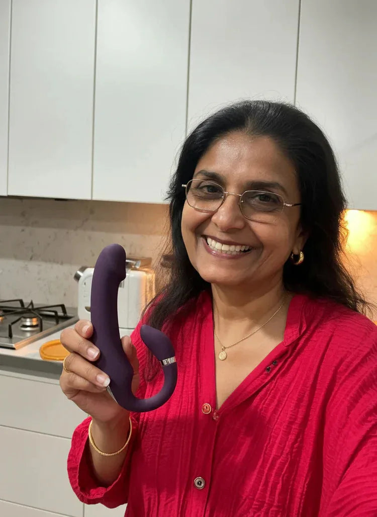A NUMY customer holding her Bold box
